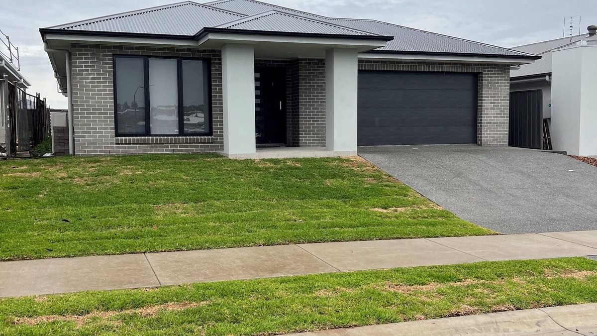 Lochinvar House | 11 minutes from the Hunter Valley Wineries. Family sized new home!