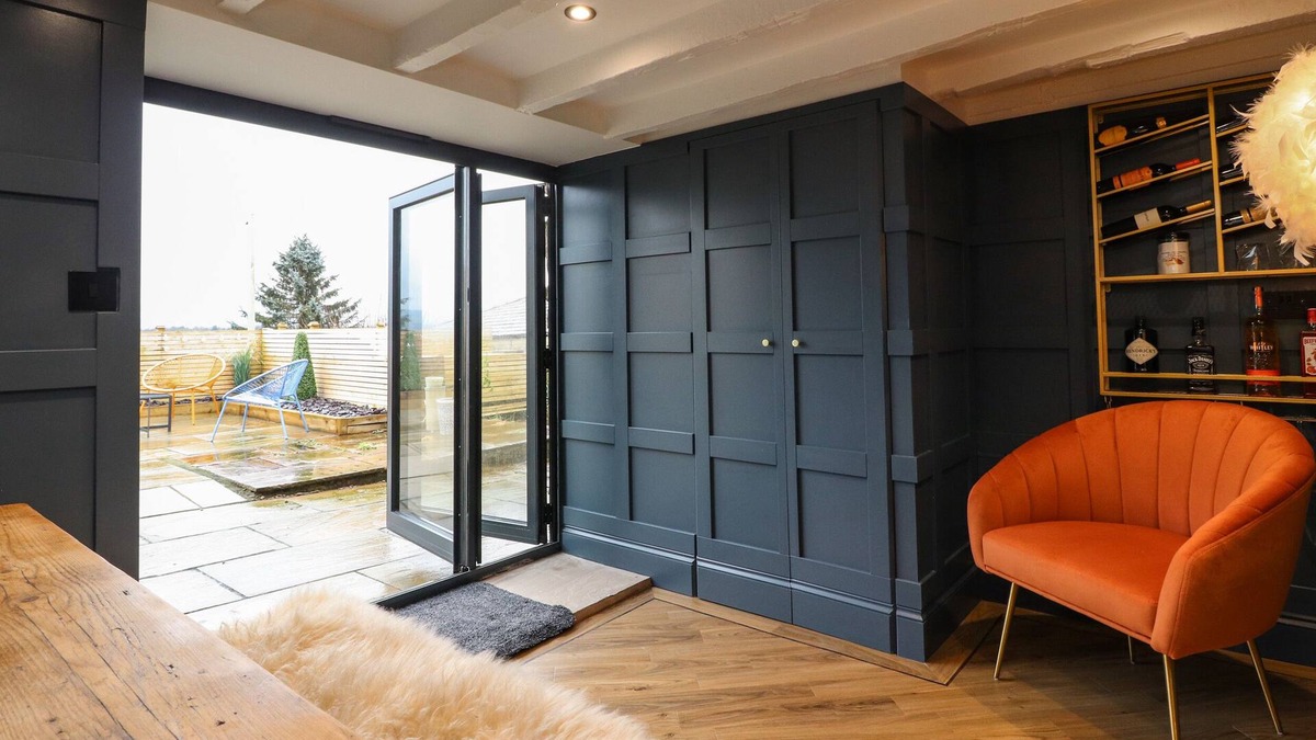 Fence Cottage | 11 PAINTER WOOD, luxury holiday cottage, with a garden in Whalley