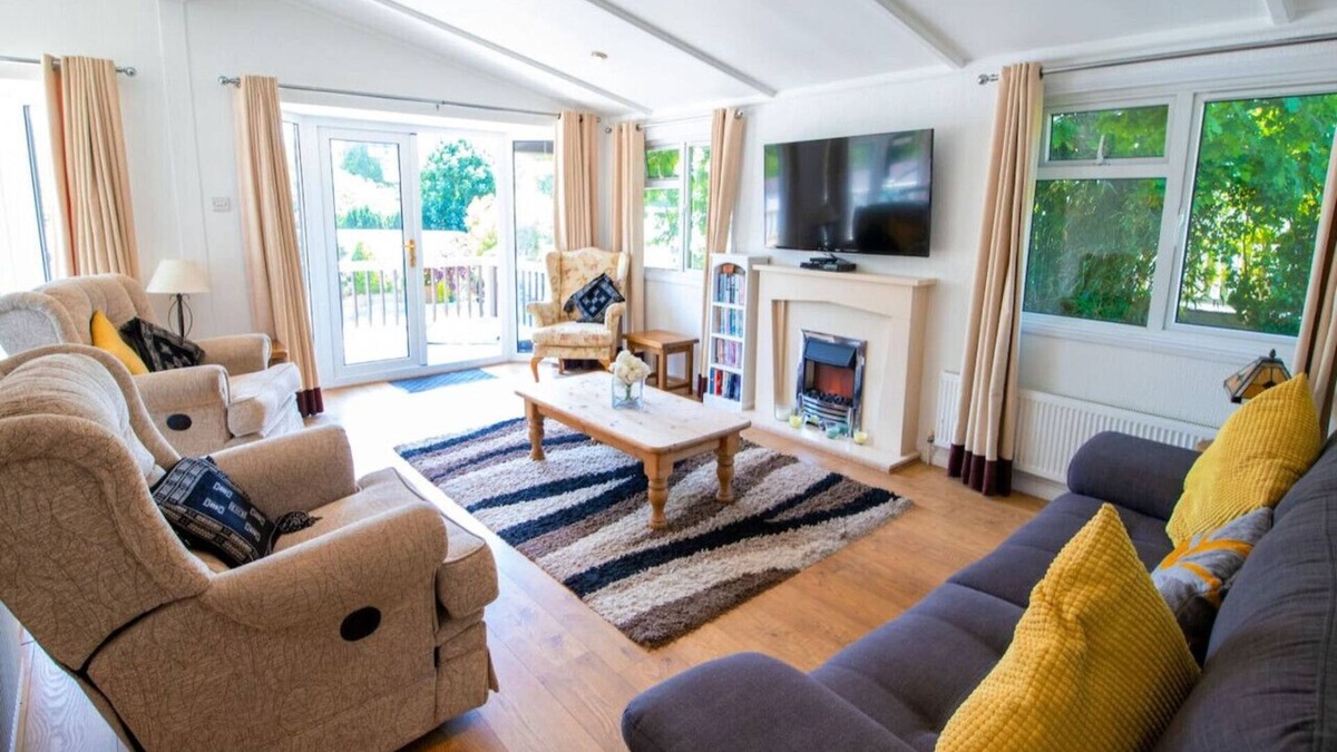Hastings RV Rental | 11 The Oaks - Lodge - Coghurst Hall - Hastings