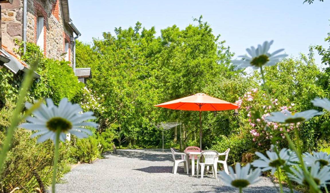 Sourdeval-les-Bois House | 110 m² House ∙ 3 bedrooms ∙ 6 guests