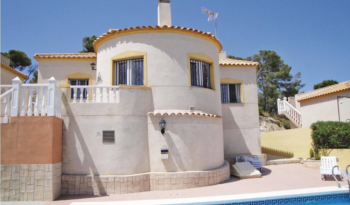Castalla House | 110 m² House ∙ 3 bedrooms ∙ 6 guests