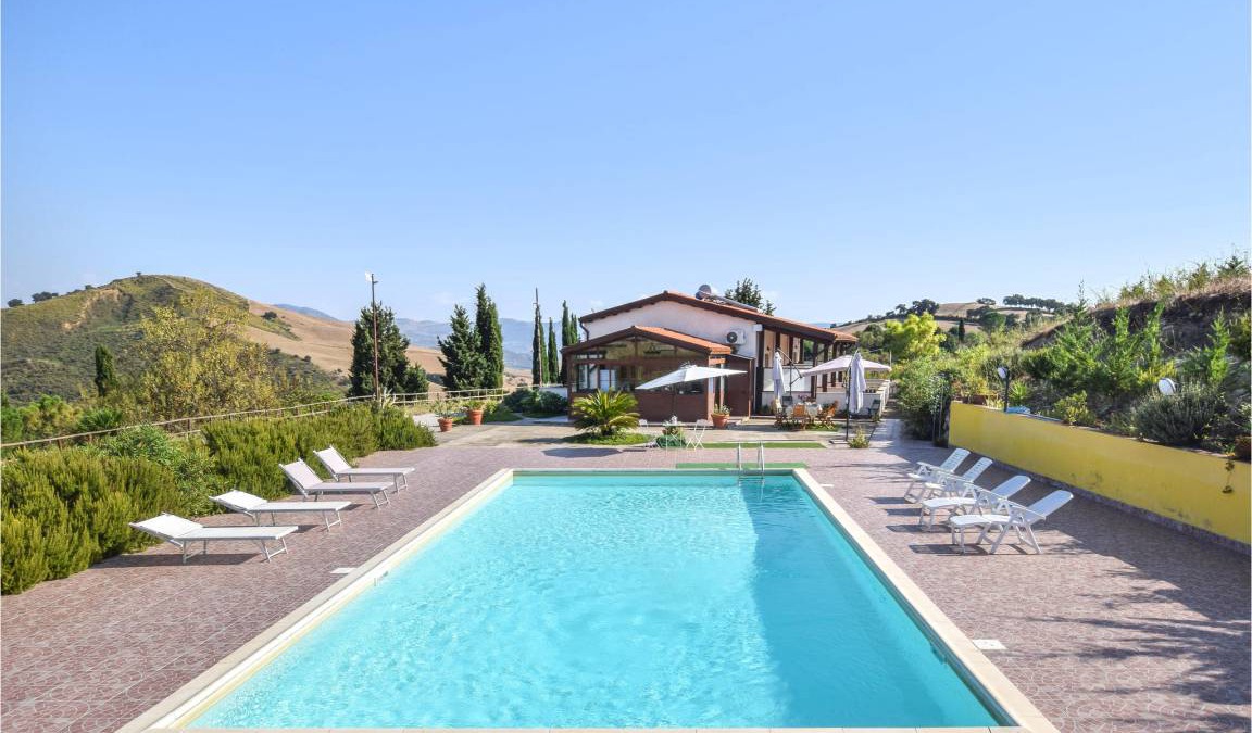 Caccamo House | 110 m² House ∙ 4 bedrooms ∙ 12 guests