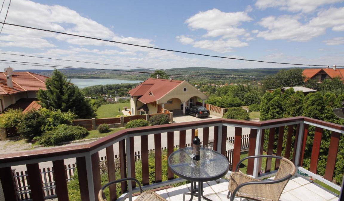 Balatonfuzfo House | 110 m² House ∙ 4 bedrooms ∙ 8 guests