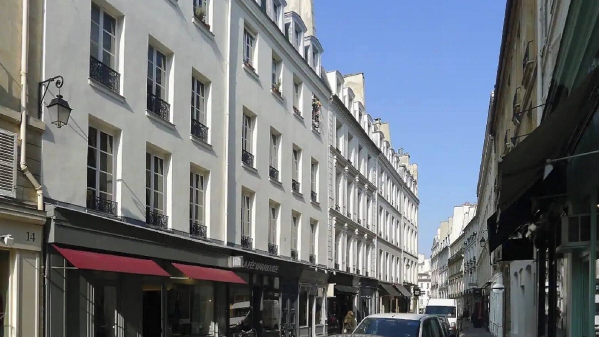 Bayonville Apartment | 110m2 RUE CHERCHI MIDI-COBBLED COURTYARDS, FLOWER AND TREE FILLED INTERLUDES