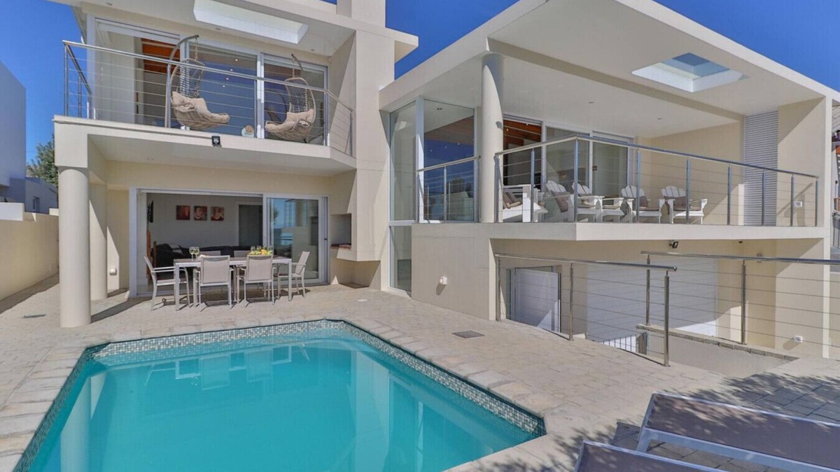 De Kelders House | 111 Memories | Coastal Calm & Contemporary Comfort in De Kelders