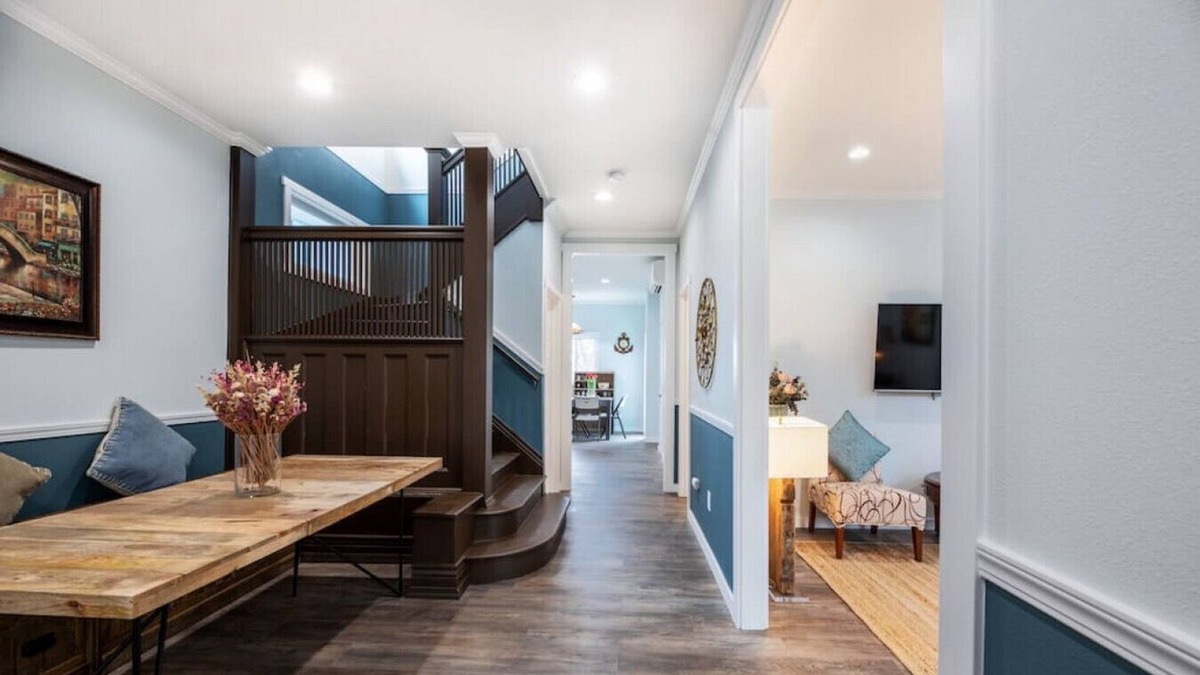 Minor House | 1116 Entire · 6b4b Entire House in Capitol Hill/Central Location