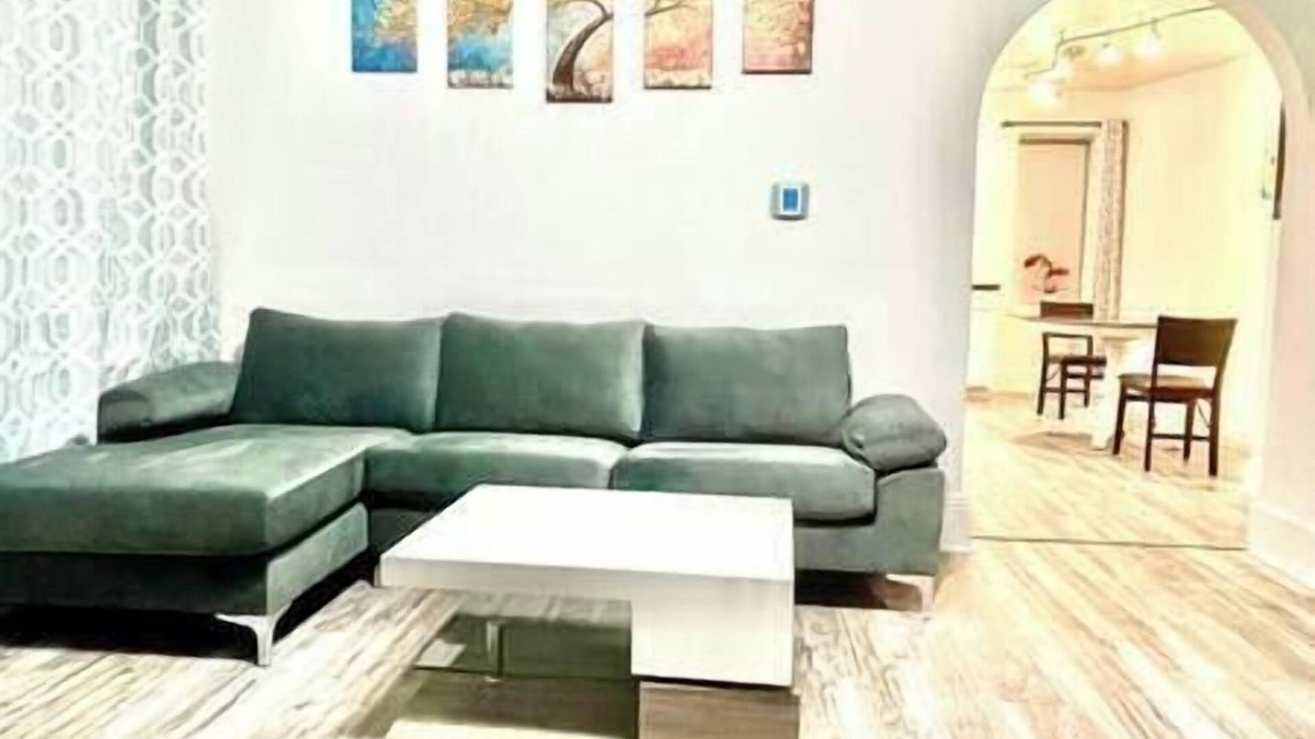 Dubuque Apartment | 1127/Downtown Dubuque, first floor, free parking
