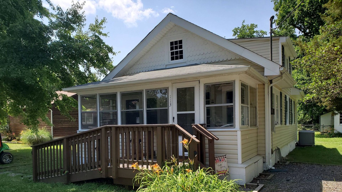 Issue House | 113 11th St, Colonial Beach, VA, US