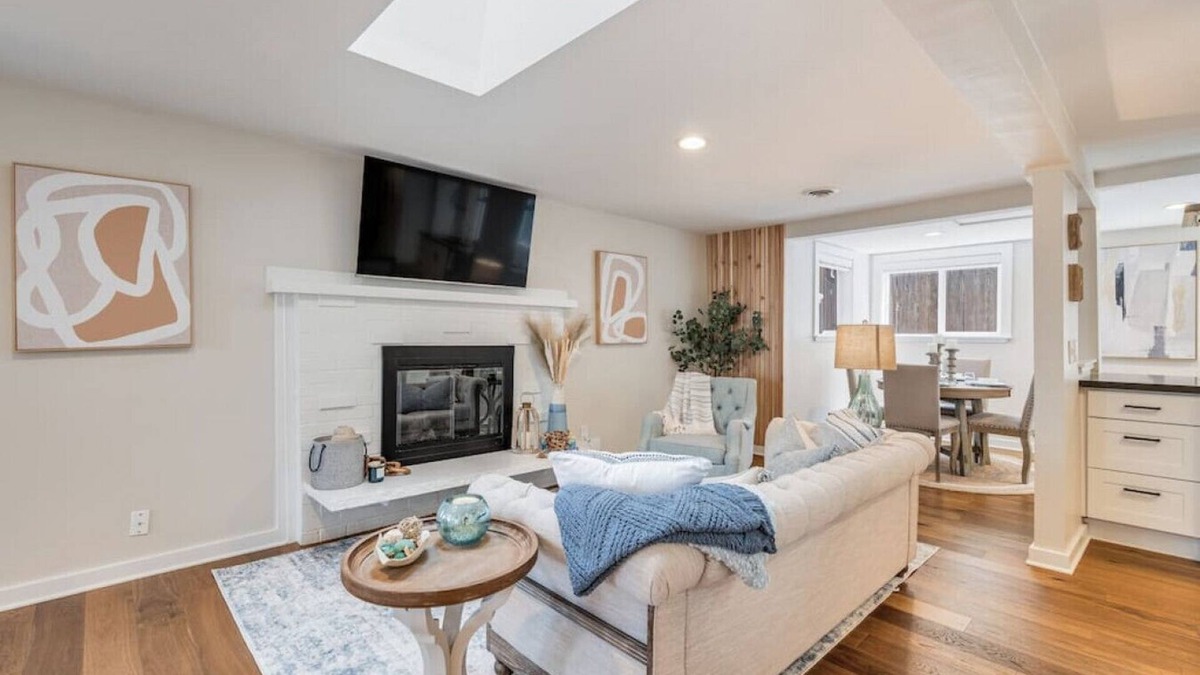 Seaview House | 113 - Cottage Gem ~ Min to Waterfront