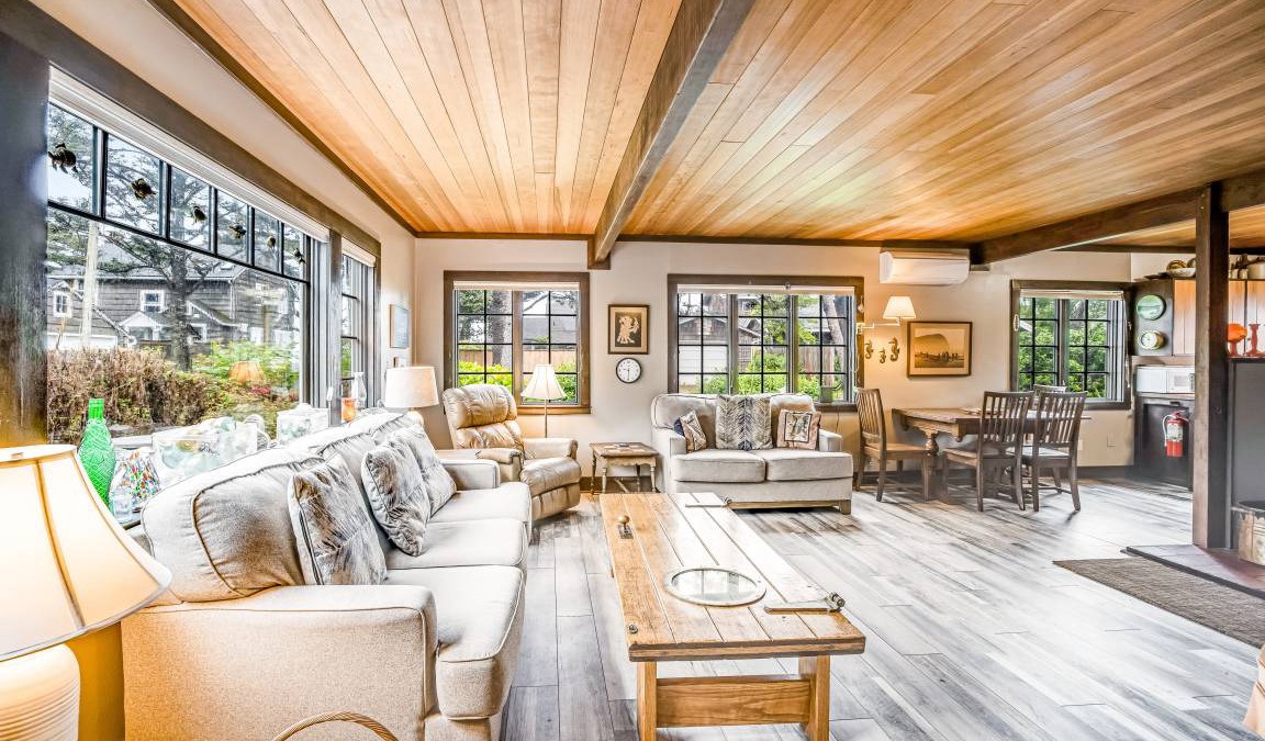 Downtown Cannon Beach Cabin | 113 m² Cabin ∙ 2 bedrooms ∙ 6 guests