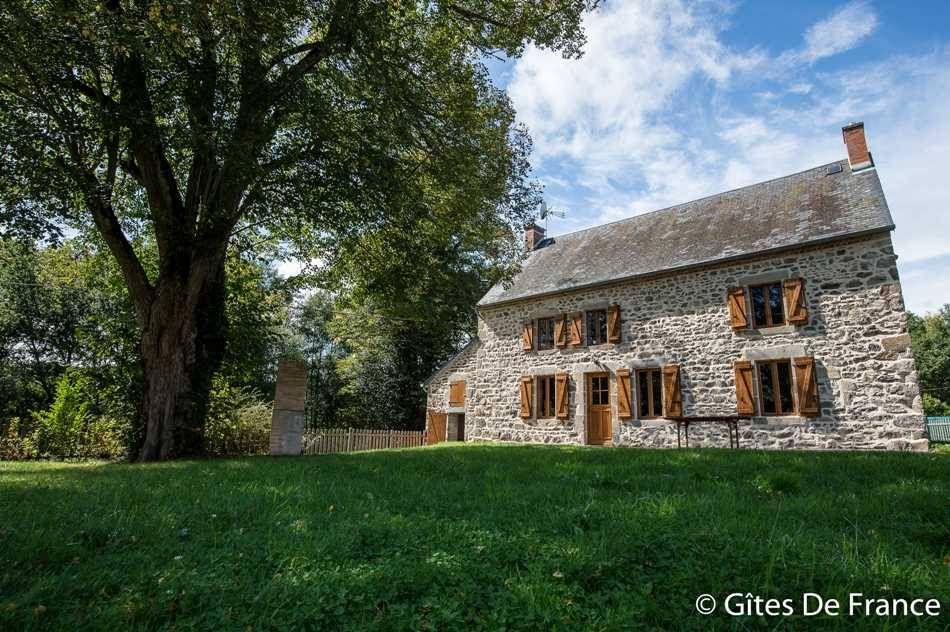 Virlet House | 113 m² Gîte ∙ 3 bedrooms ∙ 6 guests
