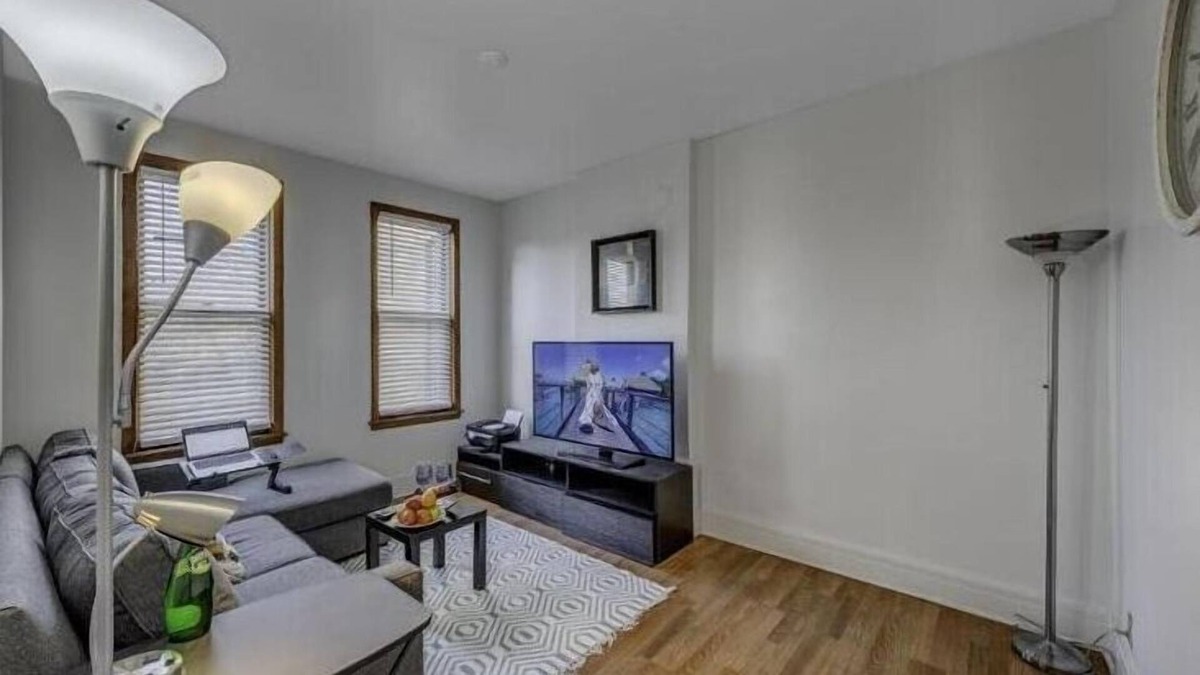 Pullman Apartment | 11307 S. Langley Ave Unit 3 - Historical Pullman Apartment