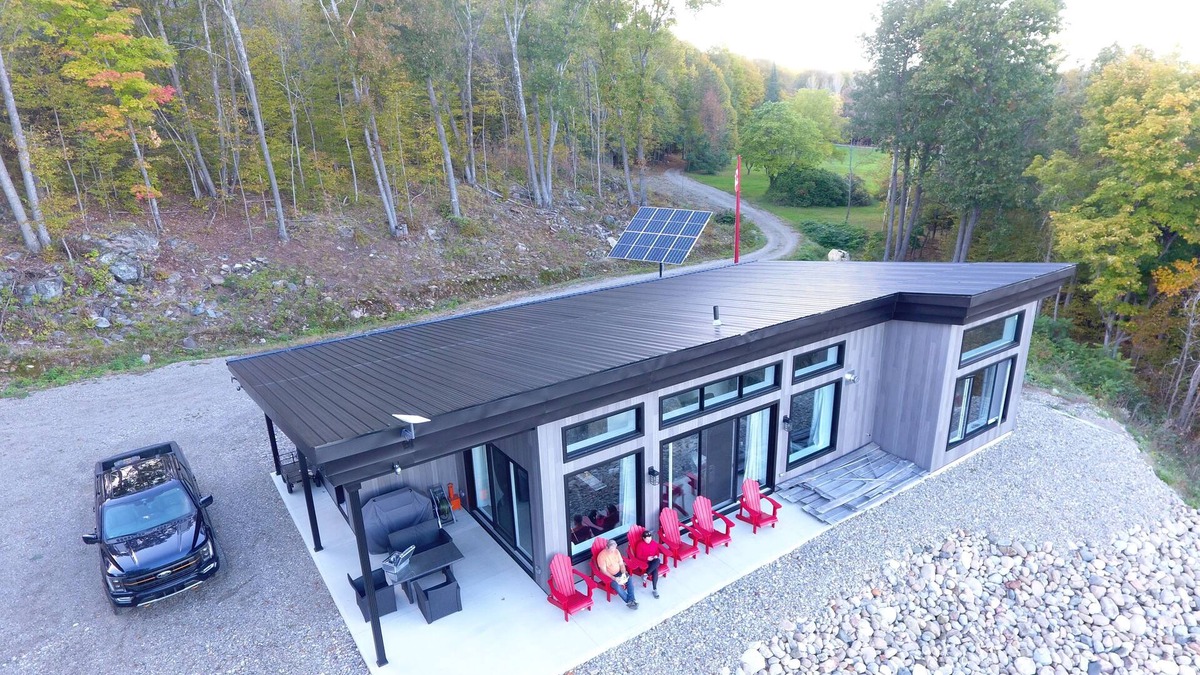 L'lle-du-Grand-Calumet House | 114 acres riverside property for you to enjoy peace and tranquility!