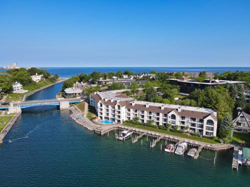 Charlevoix House | 115 Edgewater Inn