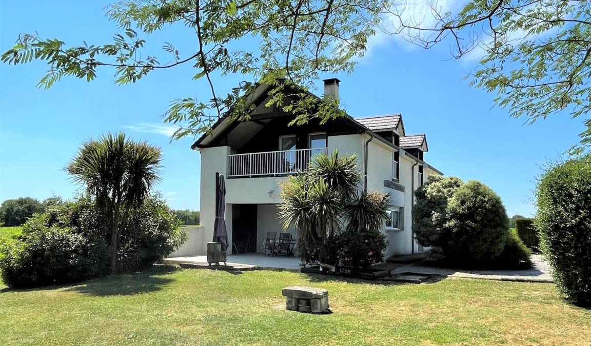Morlaas House | 115 m² Gîte ∙ 3 bedrooms ∙ 6 guests