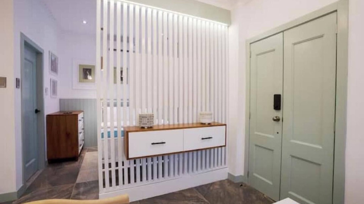 Urdesa Apartment | 115 - Prague Apts 2 pax Consulate USA Parking