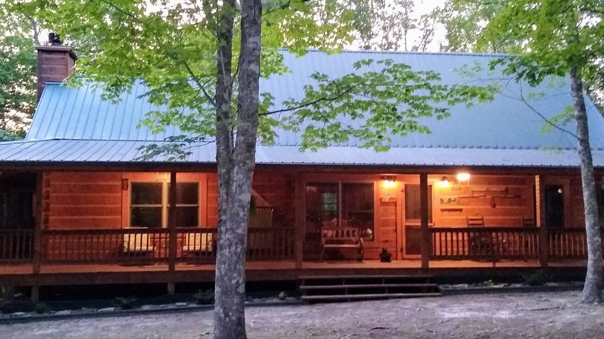 Oneida Cabin | 1159 Wilderness Trail Oneida Tn on 5 acres. Family Gatherings& Hikers Paradise
