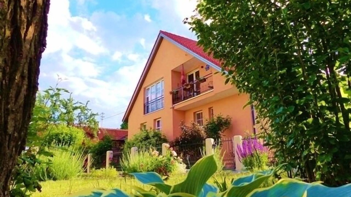 Aidhausen Apartment | 115qm große Ferienwohnung mit Balkon und großzügigem Gästegarten