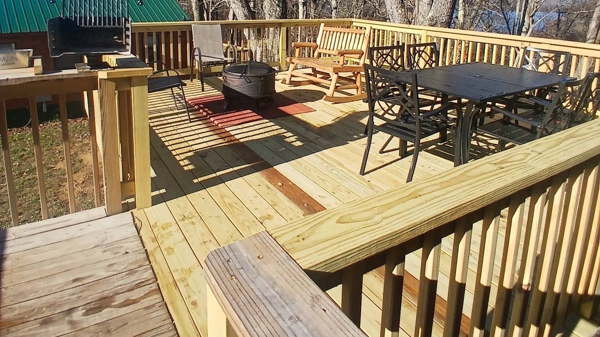Logan Cabin | 116) Robin Log Cabin. Close to Hocking Hills State Park and more!