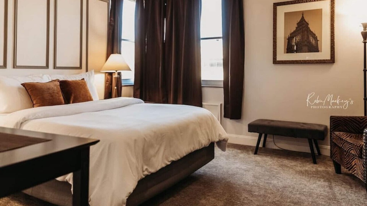 Bartlesville Apartment | 116 · Timeless #116 - Hotel Phillips