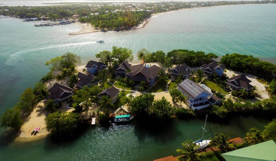 Placencia Villa | 1180 m² Villa ∙ 7 bedrooms ∙ 28 guests