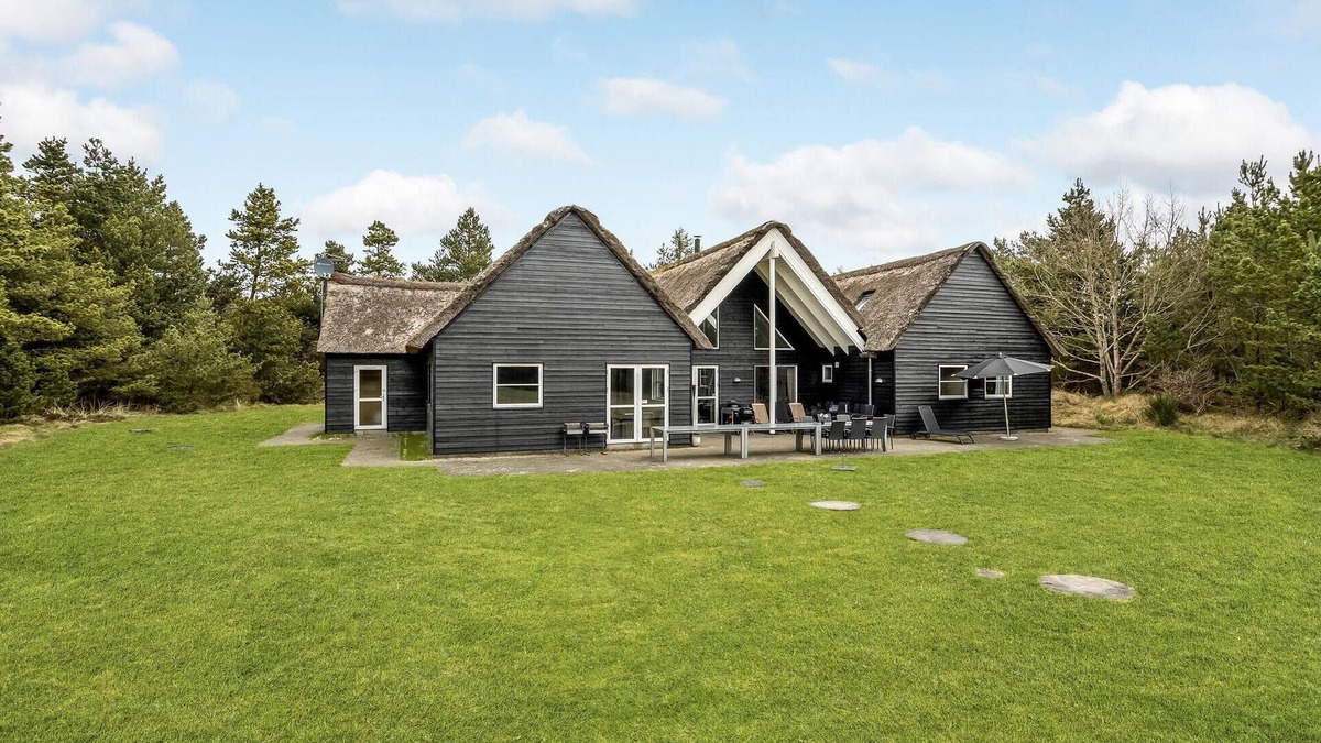 Blavand House | 12 bedroom beautiful home in Blåvand