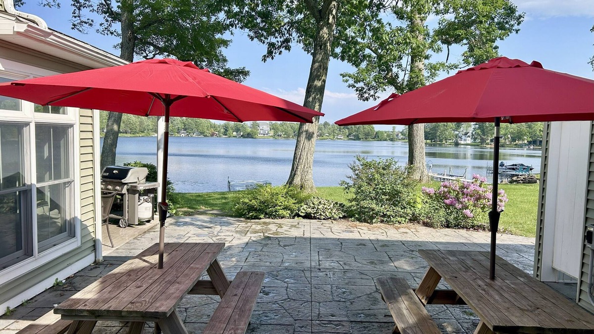 Montrose House | 12 Bedroom Lake House, 150 ft Lakefront, 1 Acre, Beach, Ski Elk Mountain Poconos