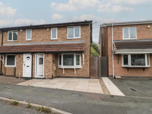 Leicester House | 12 Gorse Lane