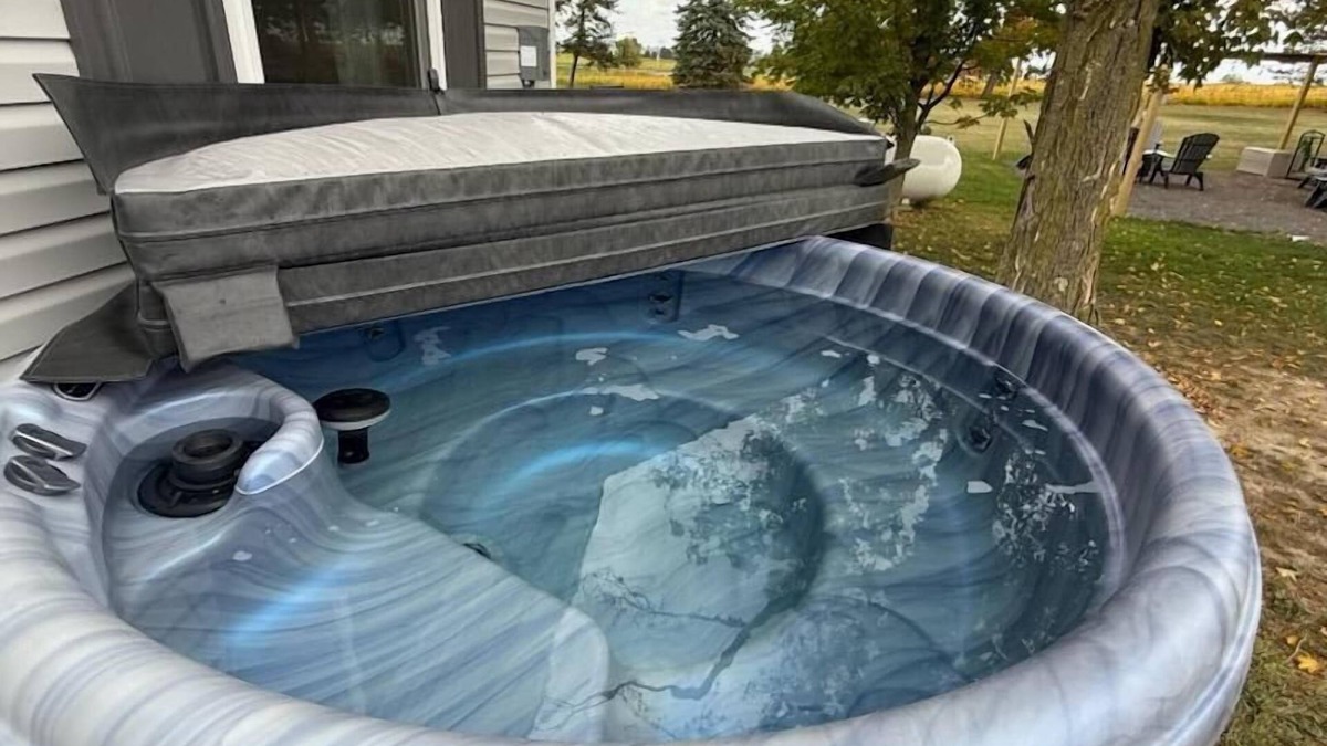 Town of Milo House | 12 Guest | New Hot Tub | Fire Pit | Near Wineries