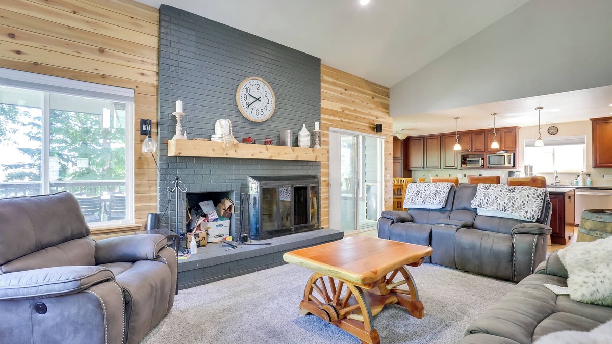 Columbine House | 12 Mi to Dtwn Denver: Littleton Family Home!