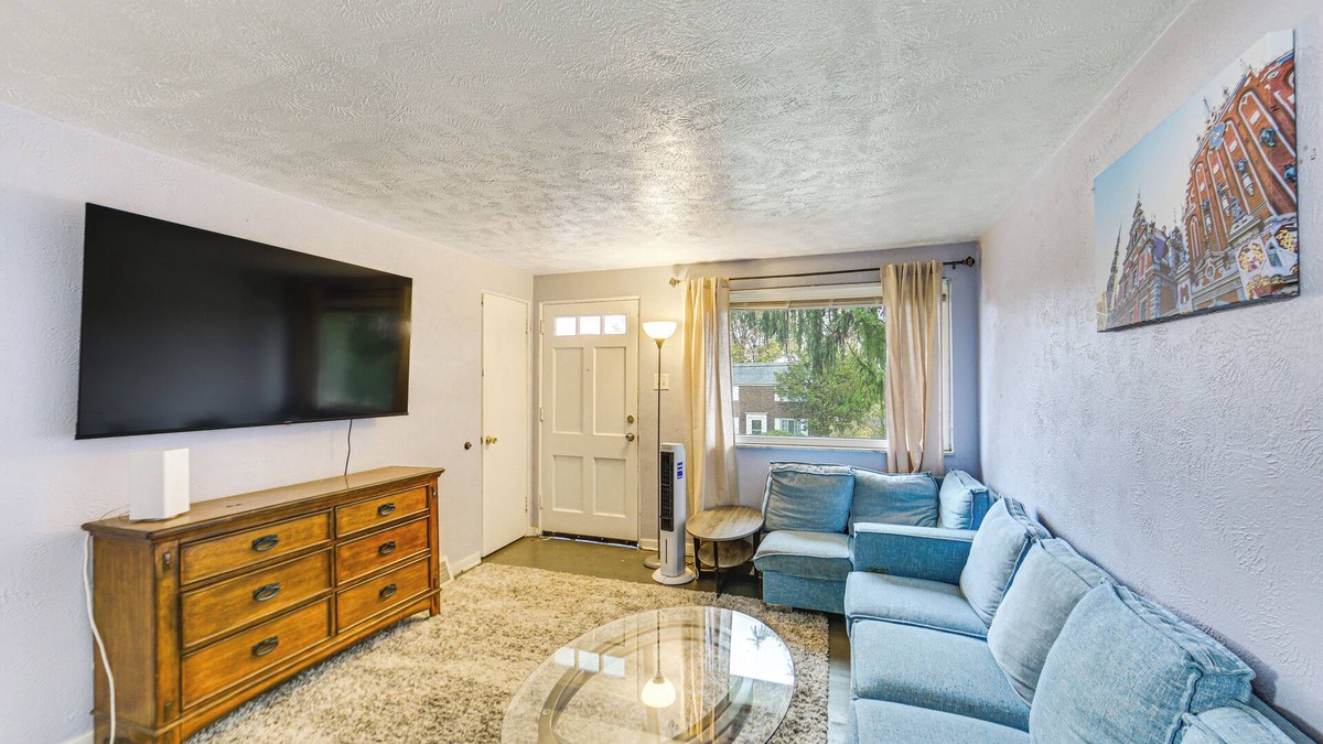 Penn Hills House | 12 Mi to Dtwn: Pittsburgh Home w/In-Unit Laundry!