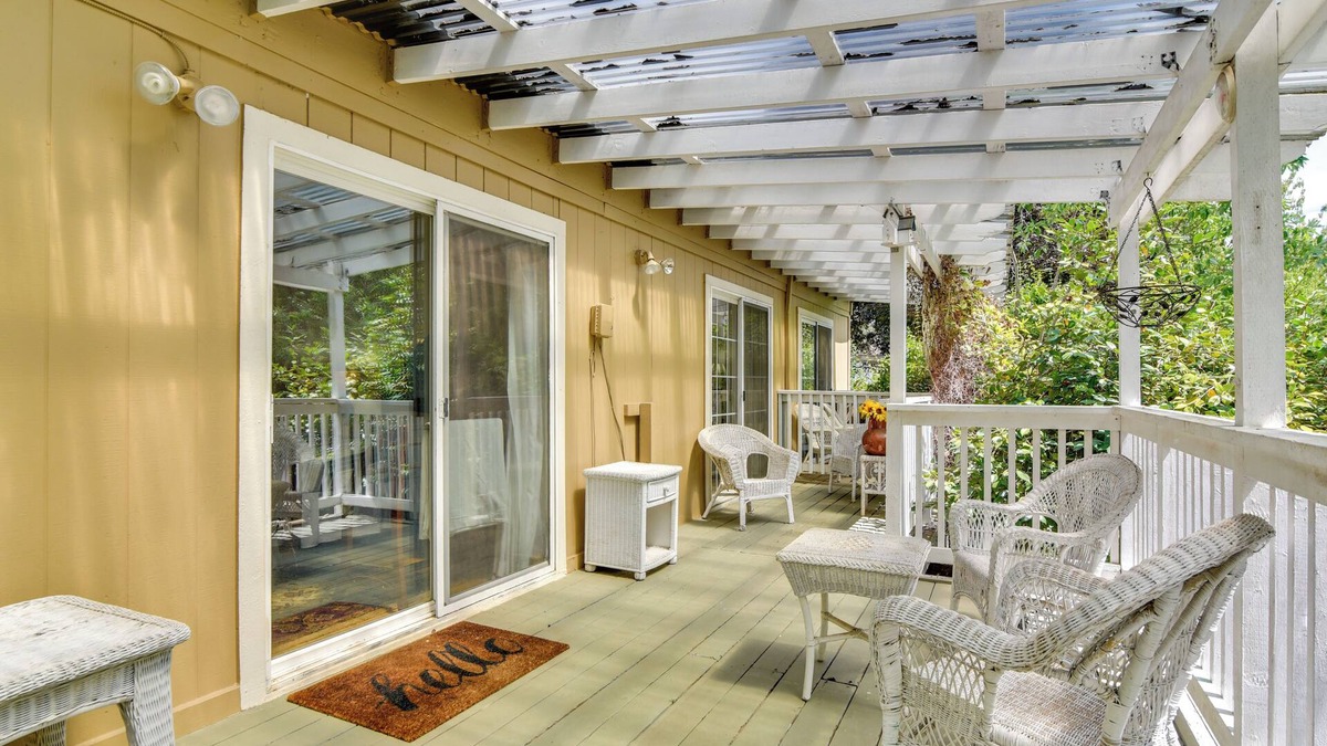 Aloha House | 12 Mi to Portland: Aloha Home w/Private Backyard