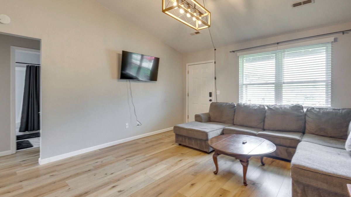 Pontoon Beach Cottage | 12 Mi to St Louis: Pet-friendly Metro East Home