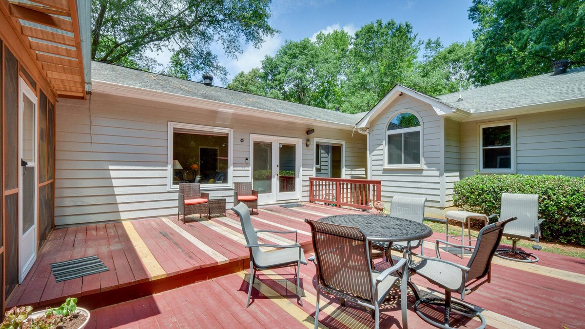 Watkinsville House | 12 Mi to UGA Campus: Spacious Group Getaway!