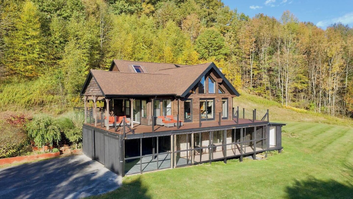 Oneonta Cabin | 12 miles to All Star Village, 18 miles to Dreams Park