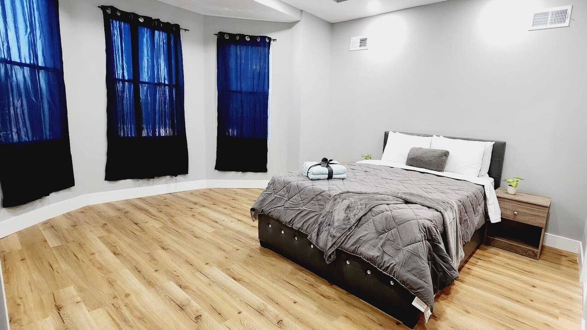 Primos Secane House | #12 NEW Master Bedroom +Private Bathroom in Angora