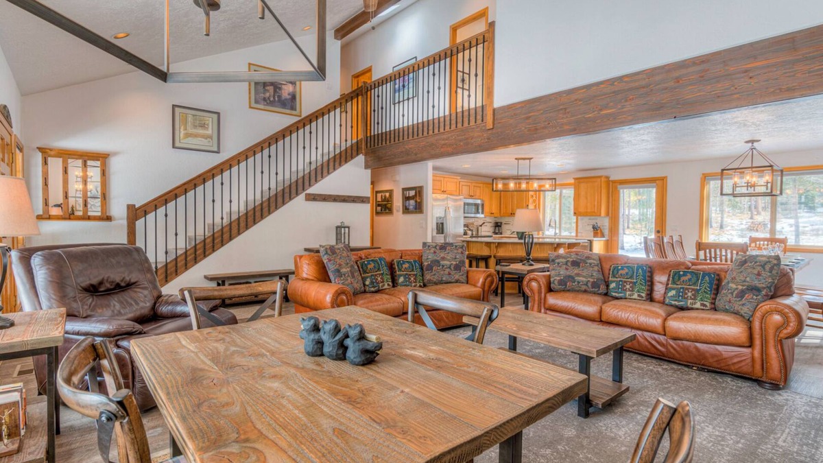Deer Park House | 12 sharc passes, game room, hot tub, Perfect family home, foosball, two story