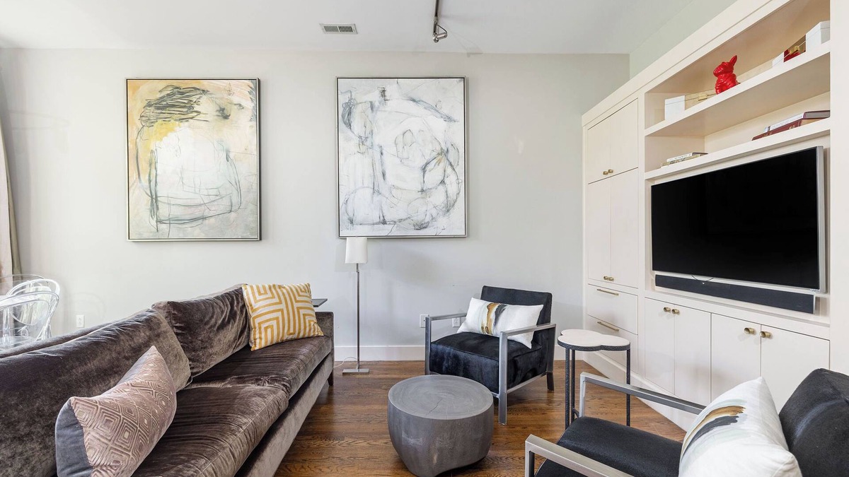 Belmont - Hillsboro House | 12 South Townhouse - Outstanding Location! Uniquely Furnished 2 Bedroom/2 Bath