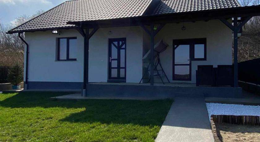 Bacau County House | 120 m² House ∙ 2 bedrooms ∙ 6 guests