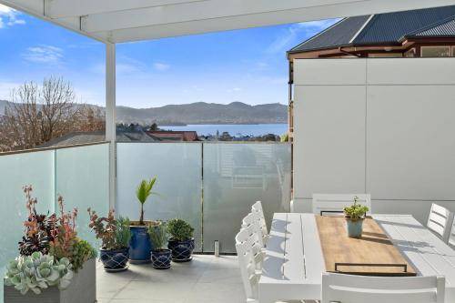 Sandy Bay House | 120 m² House ∙ 3 bedrooms ∙ 8 guests