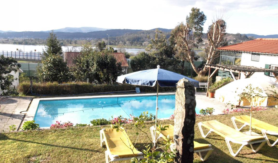 Lanhelas Villa | 120 m² Villa ∙ 4 bedrooms ∙ 10 guests