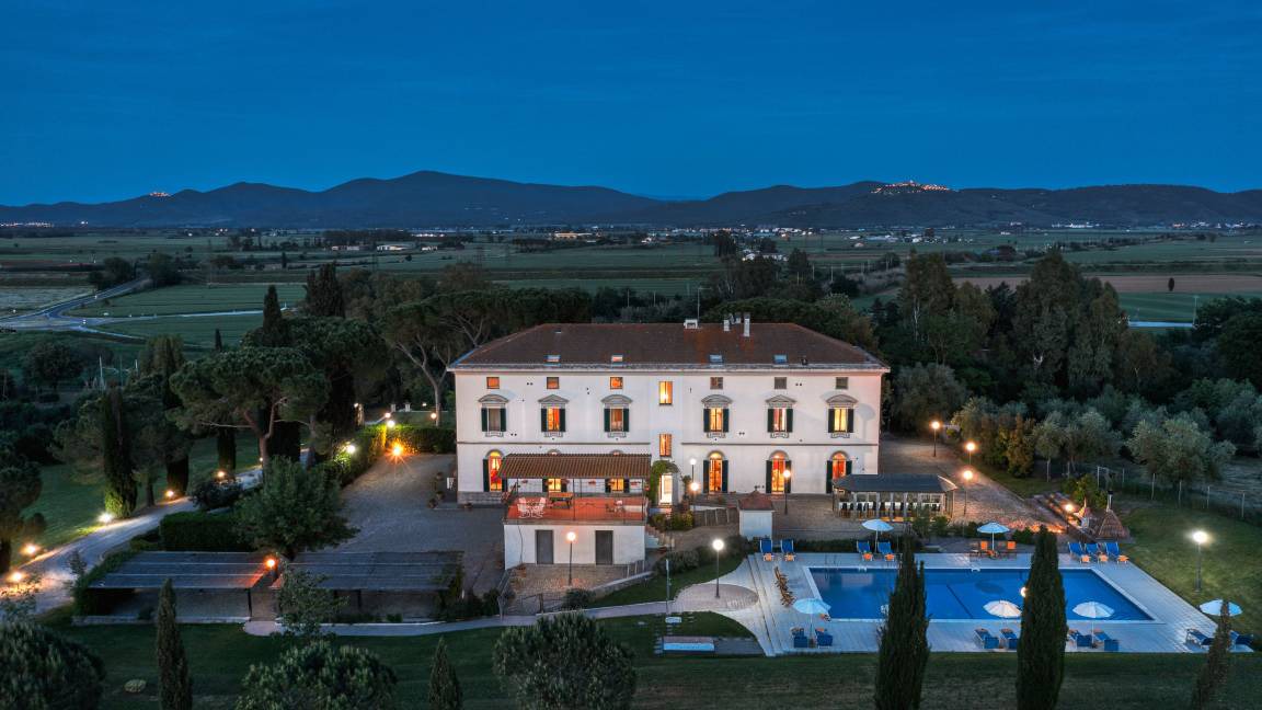 Gavorrano Villa | 1200 m² Villa ∙ 13 bedrooms ∙ 26 guests