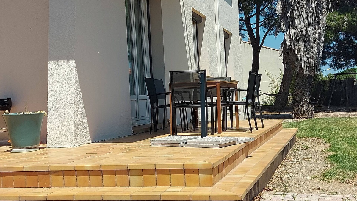 Latour-Bas-Elne Apartment | 120m2 wifi 2bed 6pers large garden 2km sea parking ok pets holiday voucher ground floor