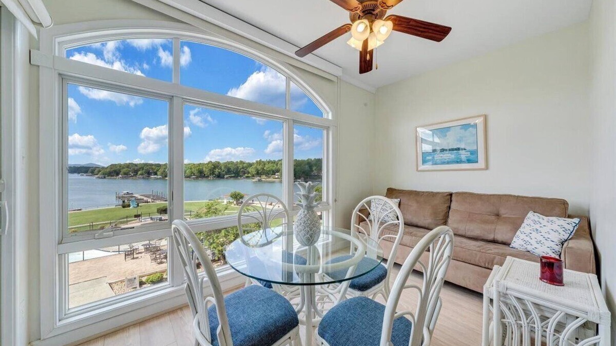Smith Mountain Lake Apartment | #121 Pointe - 3 Bedroom Lakefront Condo at Mariners SML