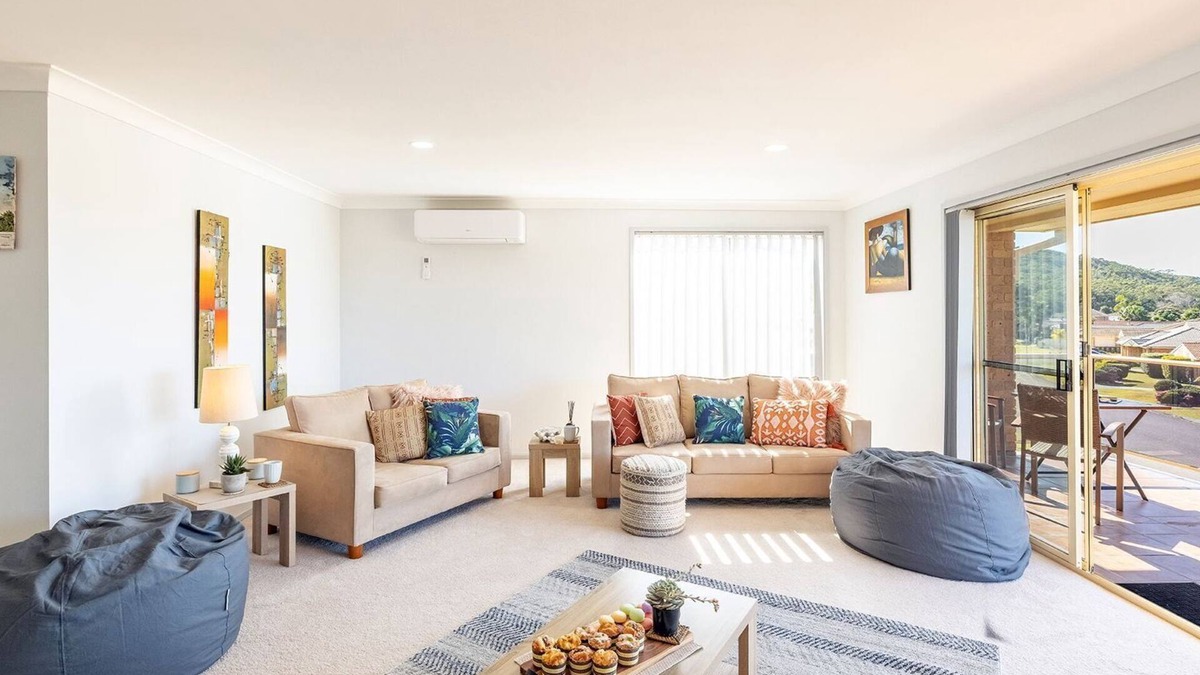 Fingal Bay House | 124 Rocky Point Rd - pet friendly, air con, Wi-Fi, high chair and Cot