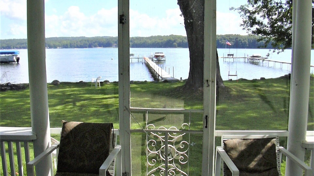 Ashville Cottage | 125 Ft of Lake Frontage - 5 Bedrooms, 2 Bathrooms