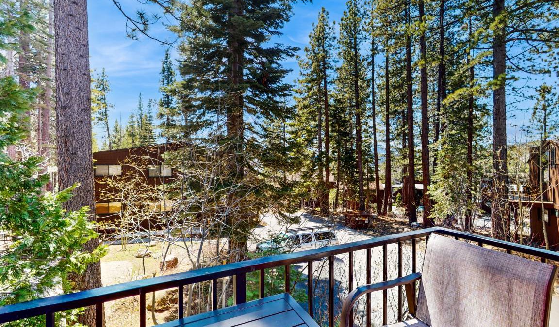 Lake Forest Condo | 126 m² Condo ∙ 3 bedrooms ∙ 7 guests