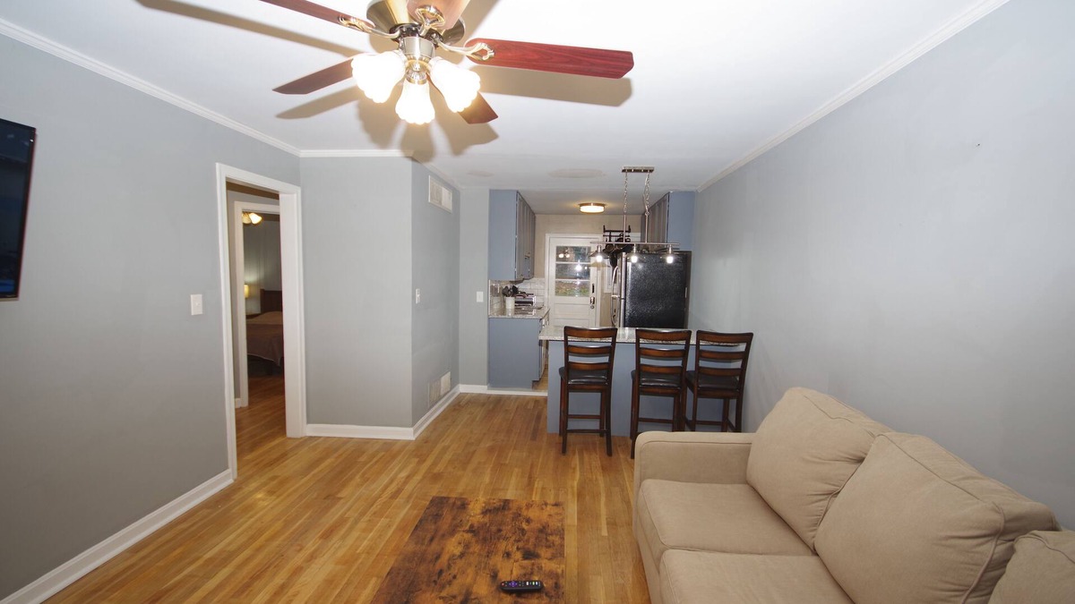 Lindridge-Martin Manor House | 1272 Great Downtown Location nice 2 bedroom home on quite street