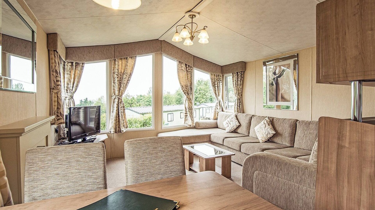 Upper Sapey House | 12ft-wide caravan with one double with en suite W.