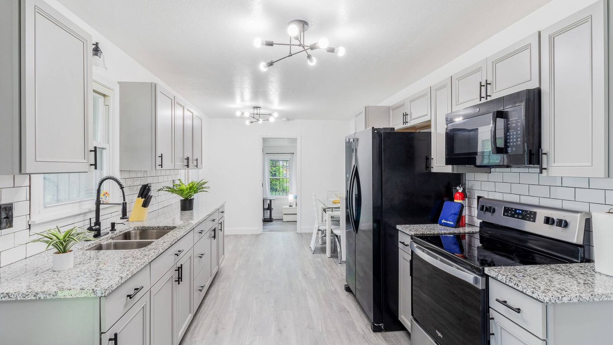 Bridgeport House | 12Guest/Families/Newly renovated